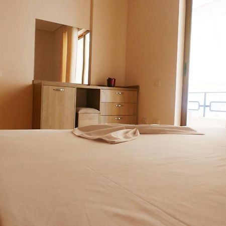Victoria'S Sea-Cret Apartment Sarande Ngoại thất bức ảnh